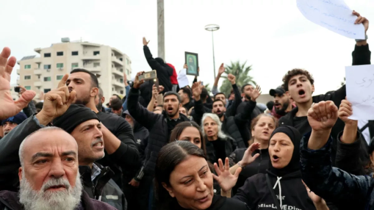 Three killed, dozens injured in new anti-gov't riots in western Syria