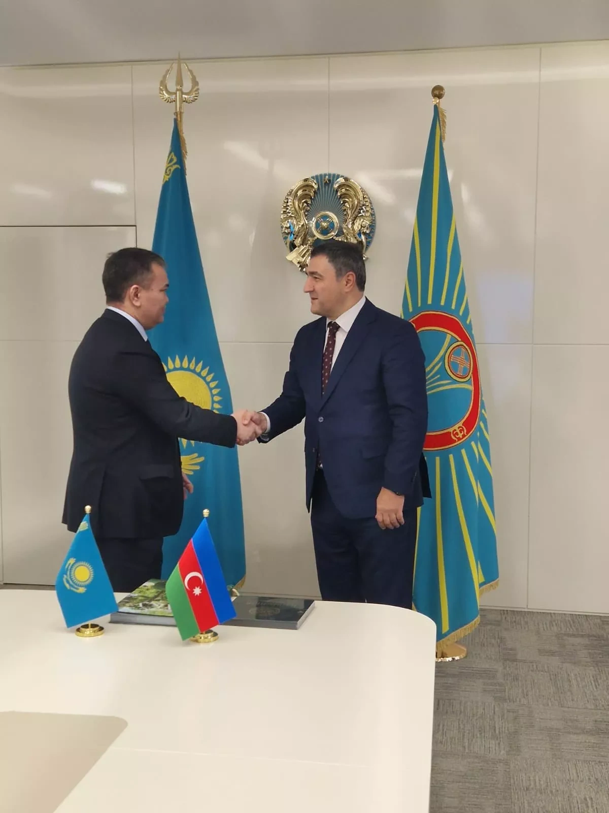 Azerbaijani ambassador meets Astana mayor to boost city ties PHOTO