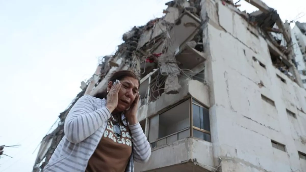 Venezuela restricts access to quake-hit La Guaira as rescue efforts continue