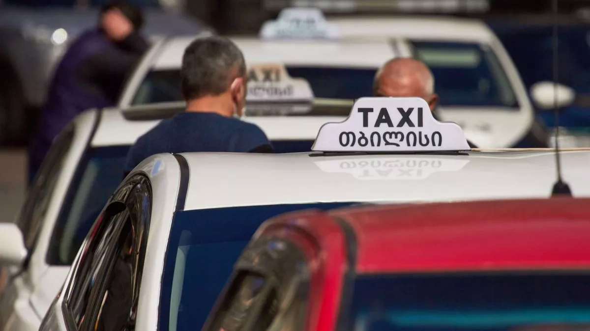 Taxi drivers protest in Batumi over fare policies Photo