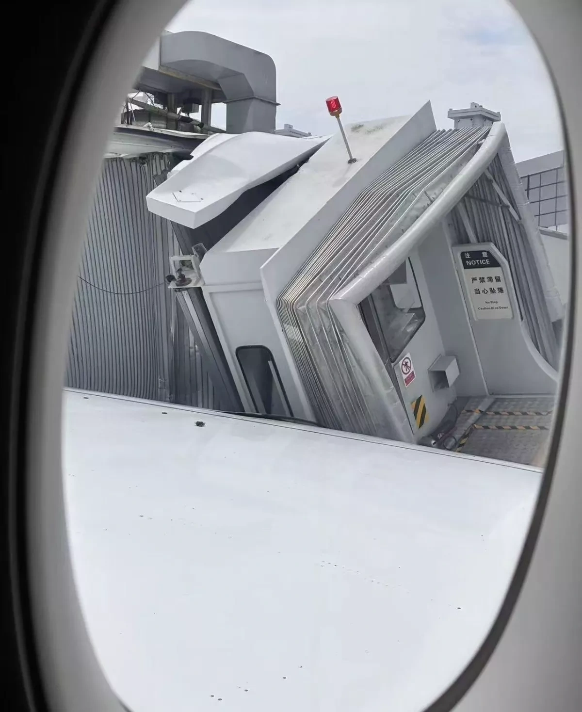Airbus A350 strikes jet bridge after landing in Shanghai VIDEO