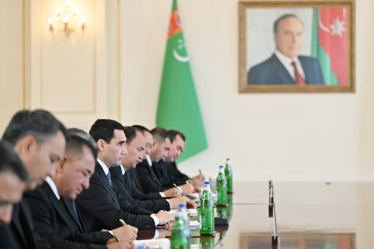 Azerbaijani, Turkmen leaders hold expanded meeting PHOTO