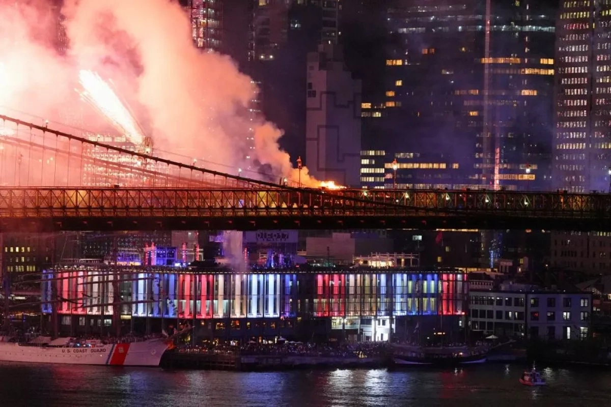 Independence Day fireworks trigger fire on Brooklyn Bridge in New York