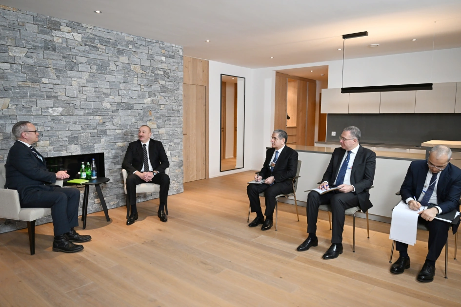 President Ilham Aliyev meets with President of Dell Technologies in Europe, Middle East, and Africa in Davos (PHOTO)