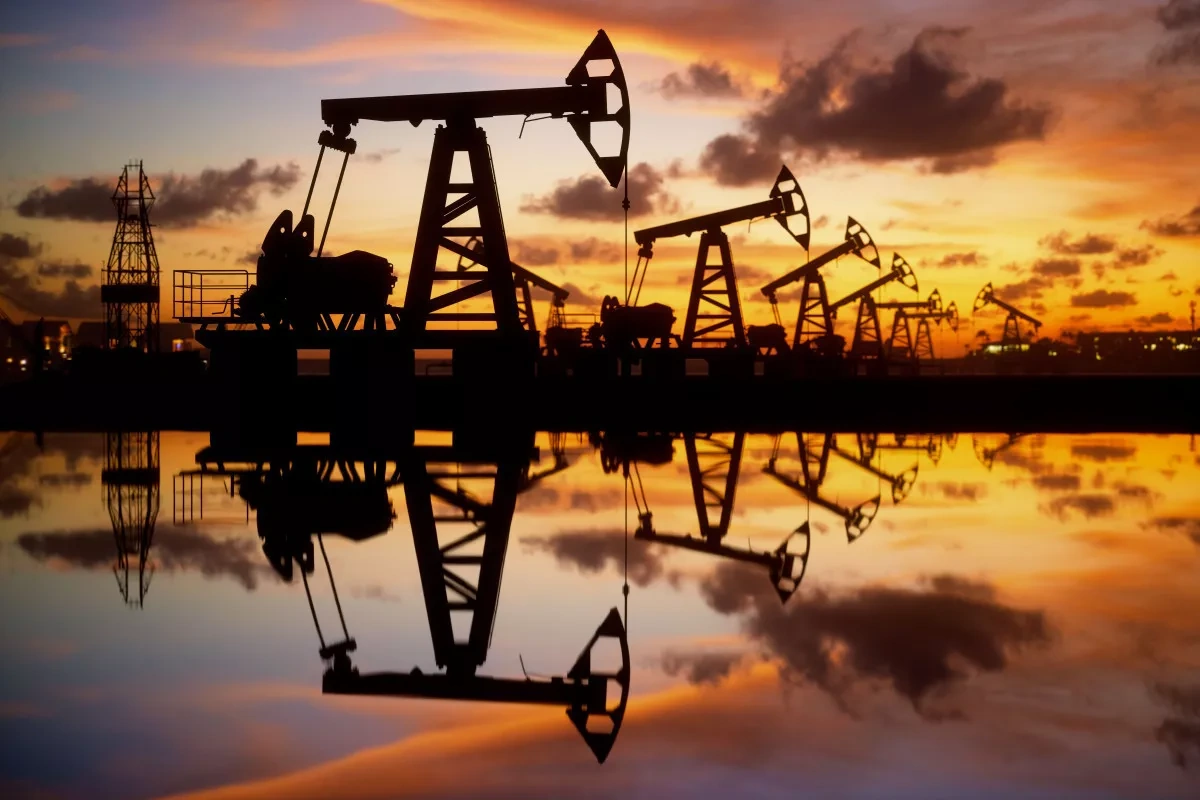 Azeri Light extends gains, tops $77 on global market