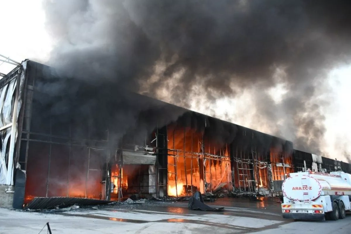Major fire damages warehouse facilities in southeastern Türkiye PHOTO