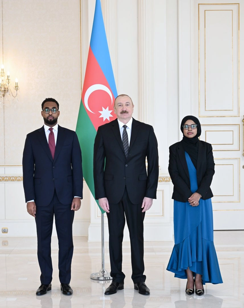 President Ilham Aliyev receives newly appointed ambassador of Somalia to Azerbaijan (PHOTO)