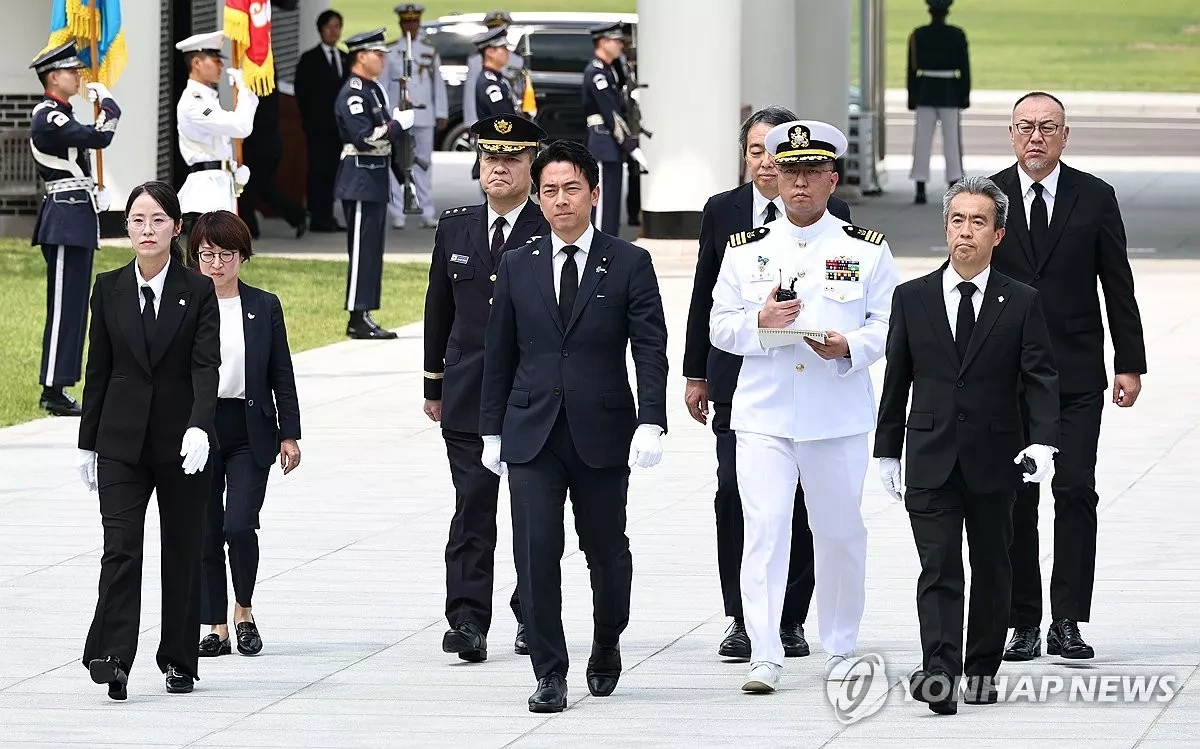 Japan, South Korea defence chiefs agree to deepen defence ties in Seoul
