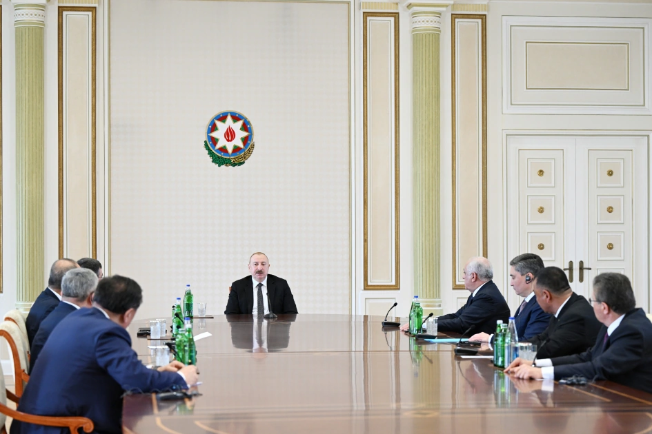 President Ilham Aliyev receives participants of meeting of heads of government of member states of Organization of Turkic States (PHOTO)