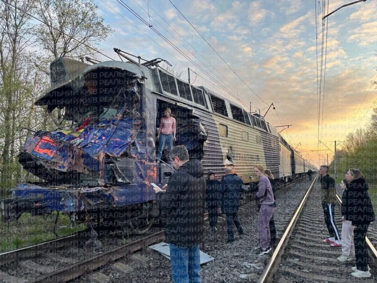 Train driver killed in western Ukraine after collision with crane PHOTO / VIDEO