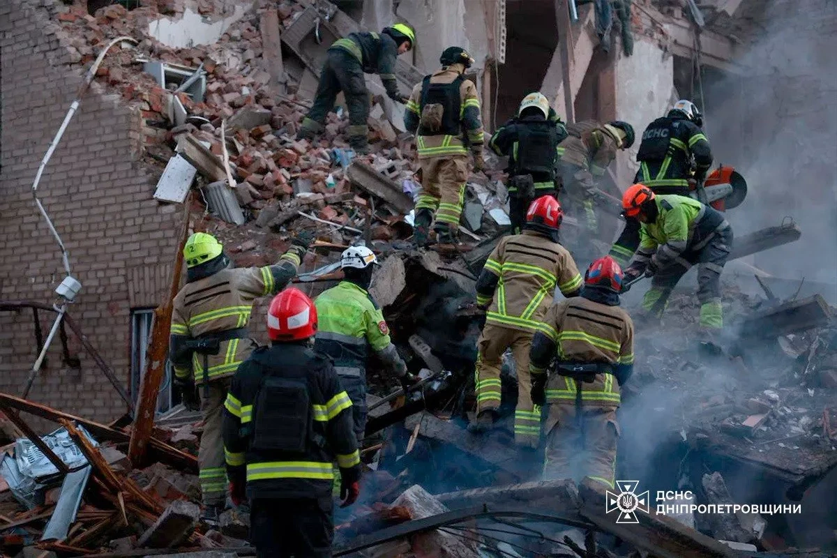 Night attack injures 18 in Ukraine's Dnipro, damages homes updated / photo / video