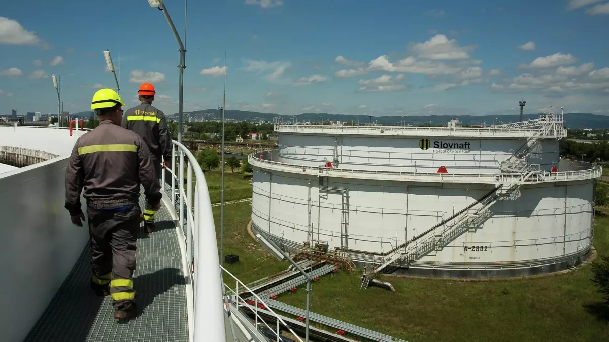 Slovakia declares oil emergency as supplies cut off