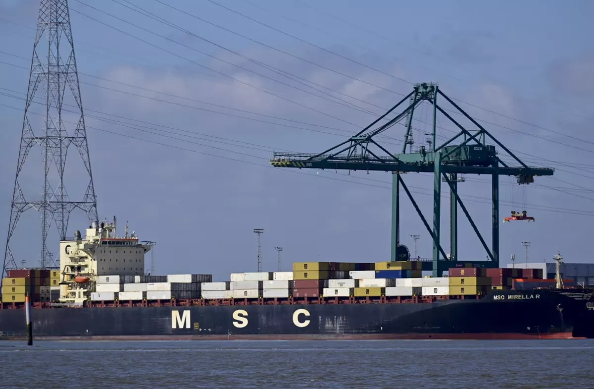 Shipping suspended at port of Antwerp after oil spill
