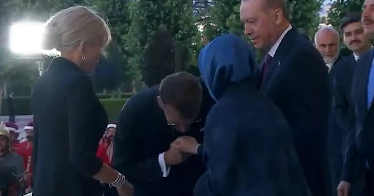 Macron faces protocol misstep during NATO welcome ceremony