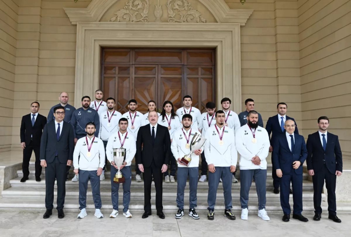 President Aliyev honors national wrestling teams following European Championships PHOTO