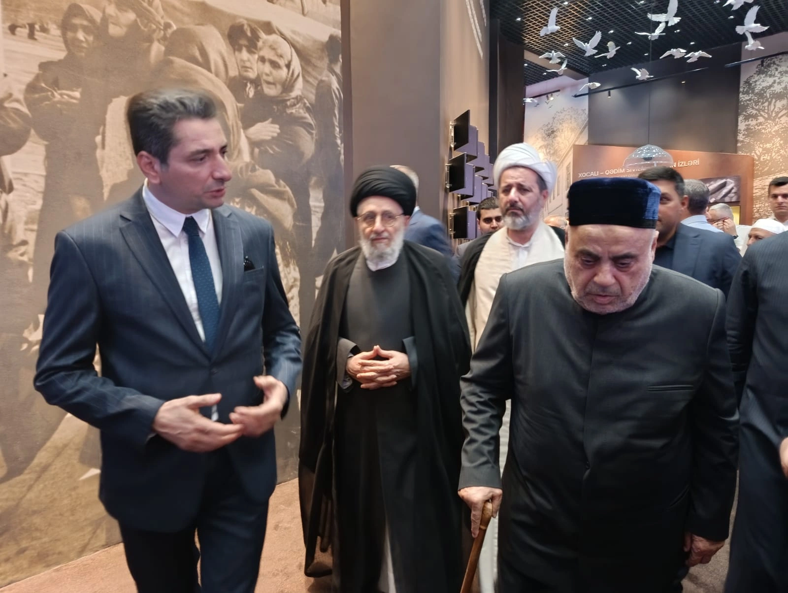Participants of int'l conference on Sheikh Bakuvi visit Khojaly genocide complex (PHOTO)