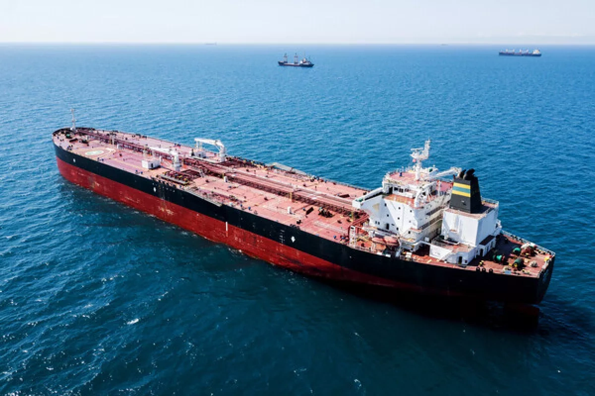 Pirates seize oil tanker en route from Persian Gulf to Somalia
