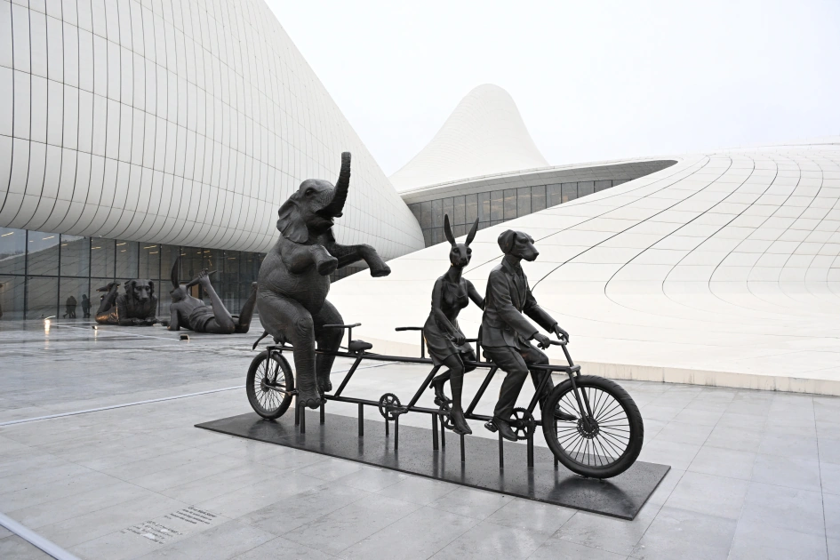 Heydar Aliyev Center hosts 'Superheroes of Wildlife' exhibition (PHOTO/VIDEO)