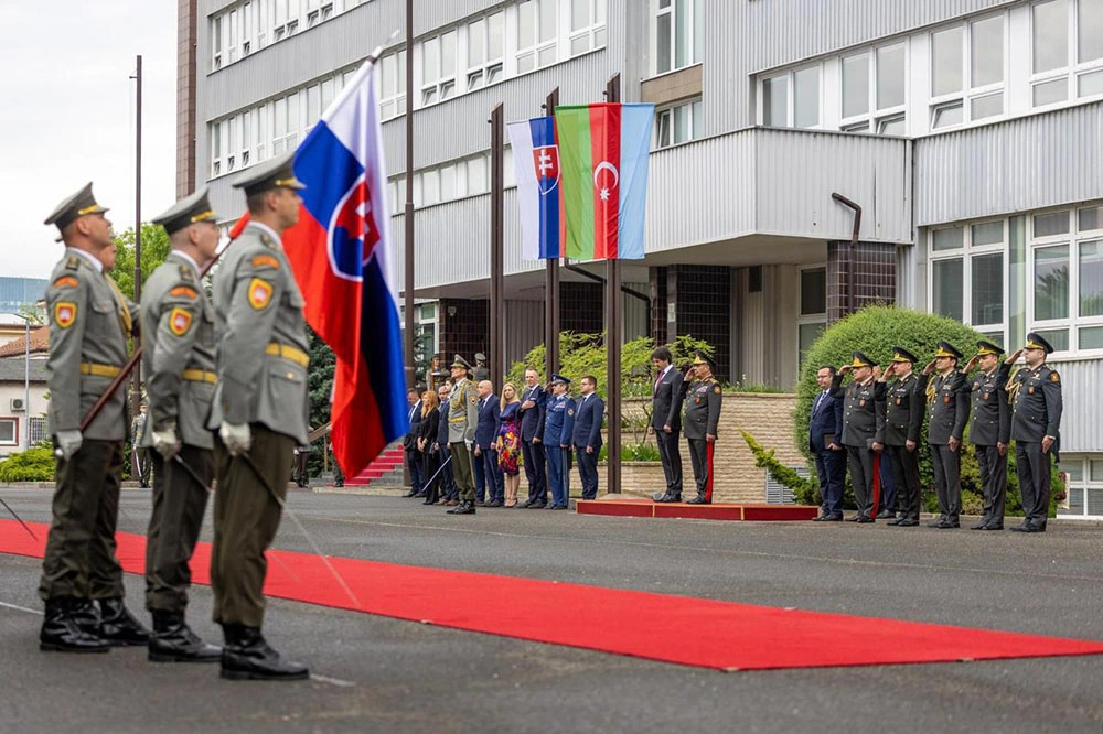 Azerbaijani Defense Minister pays official visit to Slovakia (PHOTO)