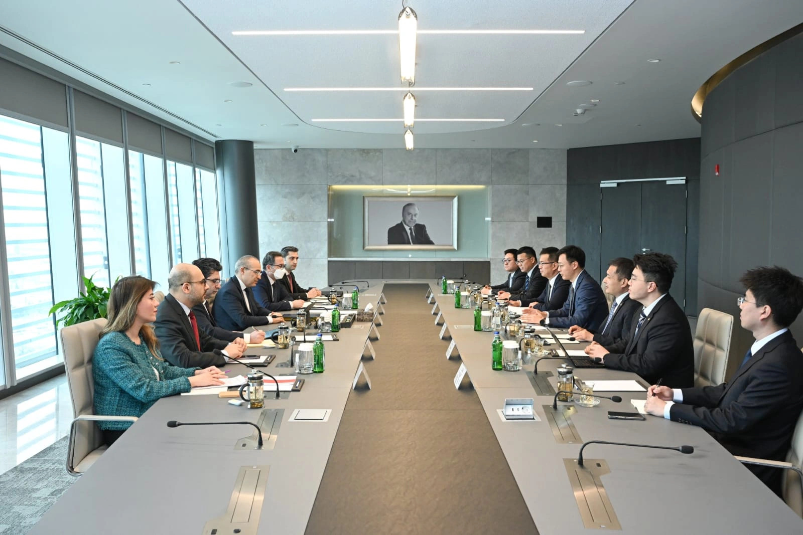 Azerbaijan, Chinese company discuss new solar power plant project